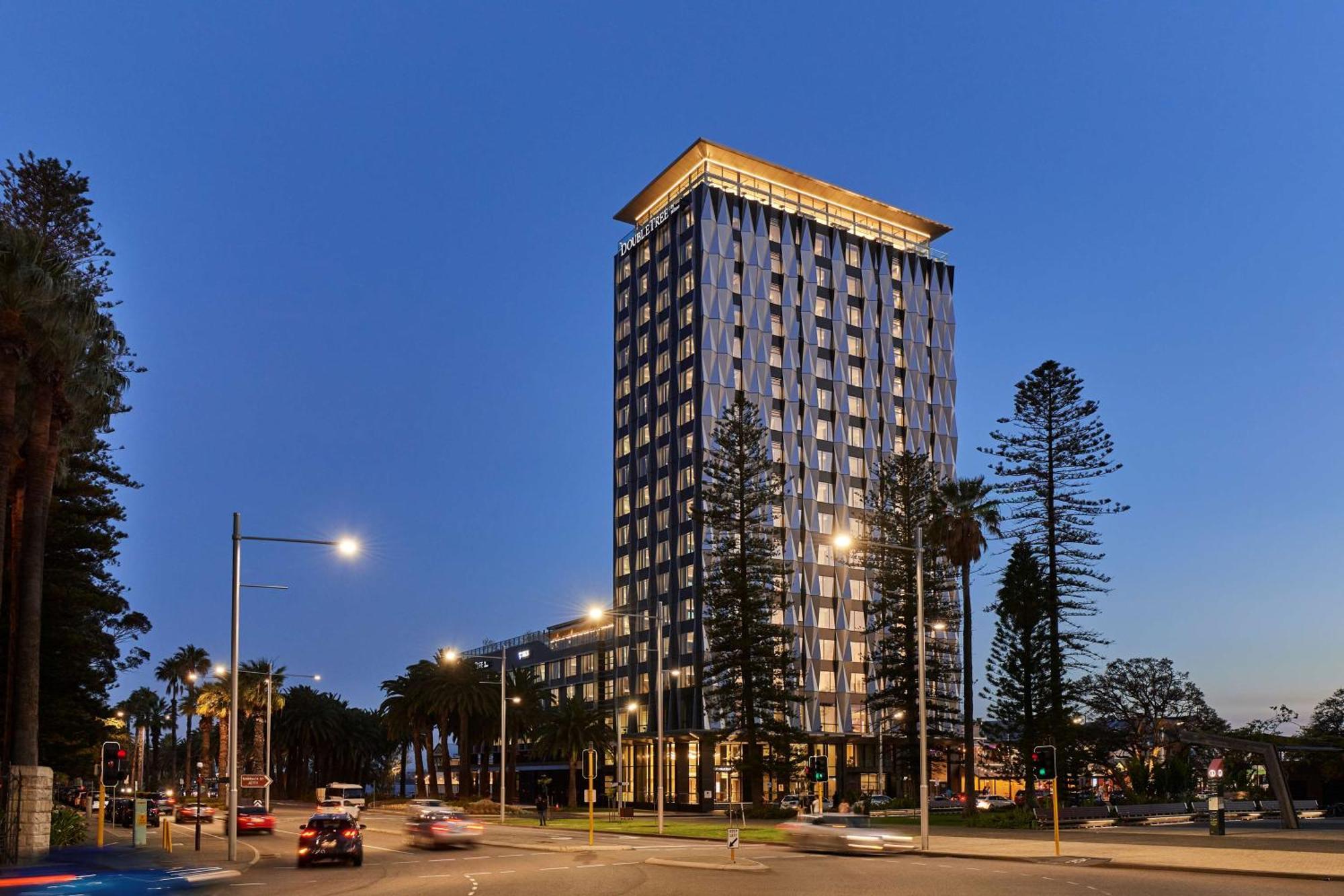 Doubletree By Hilton Perth Waterfront Hotel Exterior photo